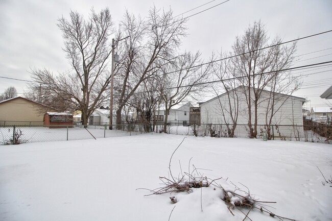 Building Photo - 312 Hickory Ave