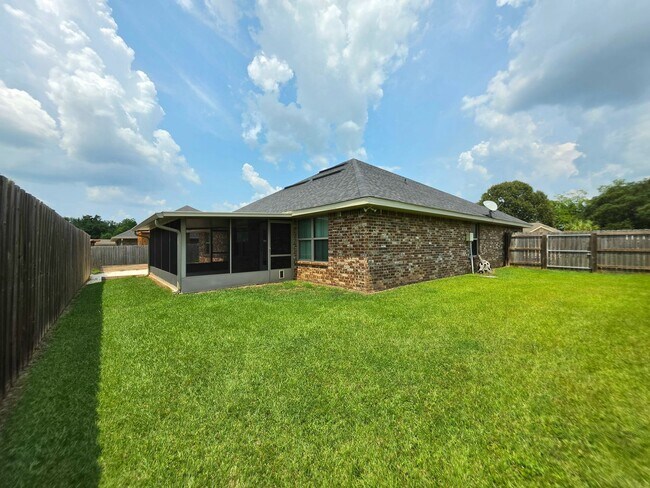 Building Photo - 14645 Birkdale Dr