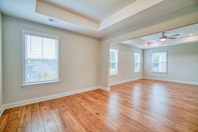 Building Photo - Gorgeous 4 BR, 3 BA Home With Easy Access ...