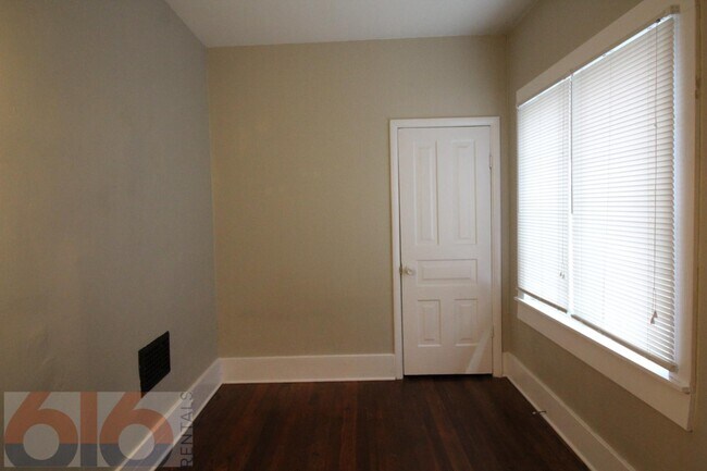 Building Photo - 25 National Ave SW