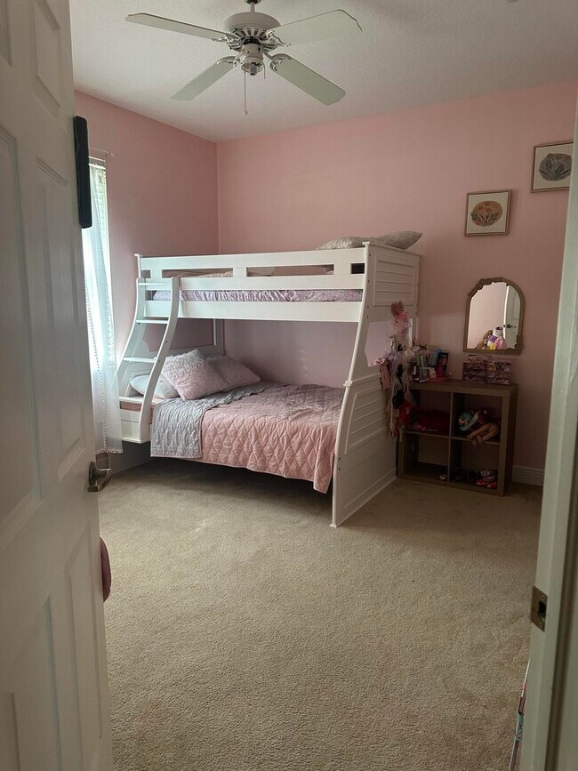 Building Photo - 2347 SW Kent Cir