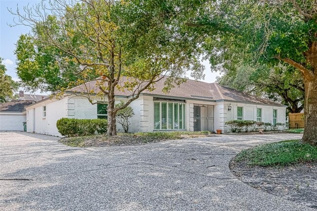 Building Photo - 5319 S Braeswood Blvd