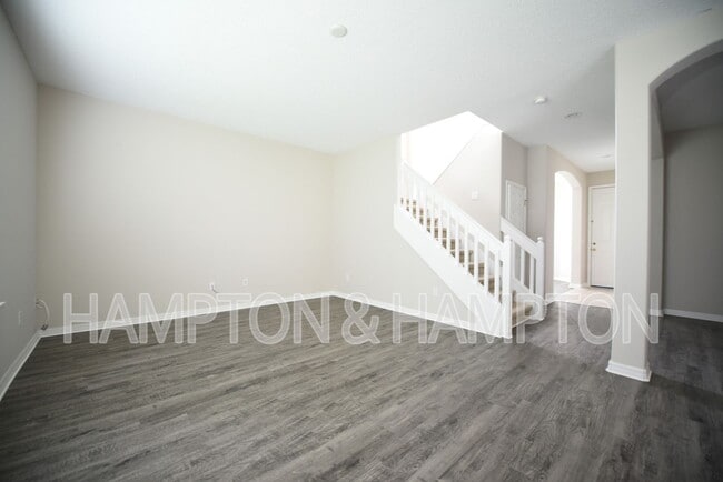 Building Photo - SPACIOUS 3 BEDROOM 2.5 BATH IN GATED COMMUNITY