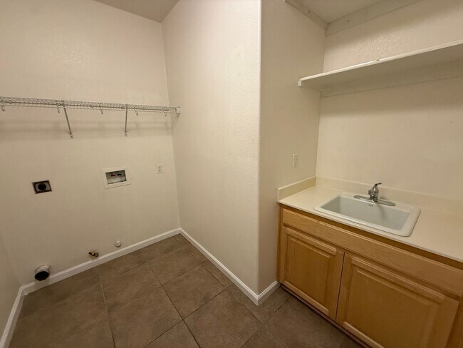 Building Photo - 3364 Bridgeway Lakes Dr