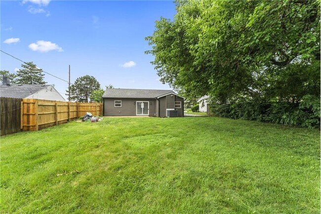 Building Photo - 2420 Woodman Dr
