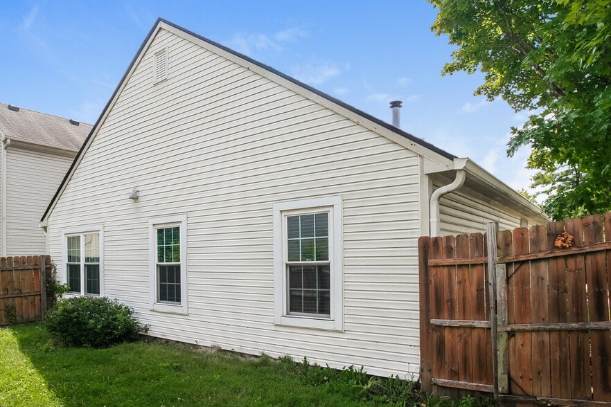 Building Photo - 5203 Pin Oak Dr