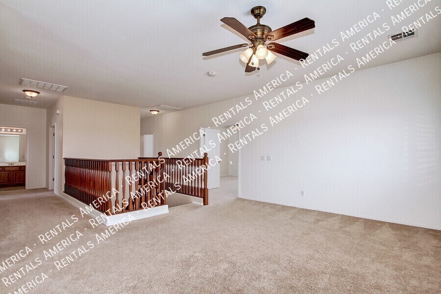 Building Photo - 935 E Blue Spruce Ln