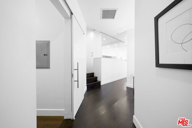 Building Photo - 1100 Wilshire Blvd