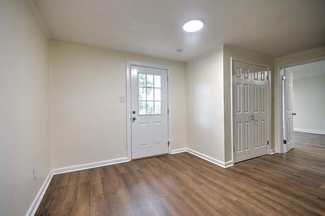 Building Photo - Renovated 3–4 Bedroom Home for Rent | 2,700+ Sq Ft | Bristol TN