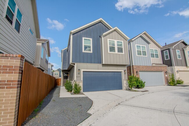 Building Photo - 4120 Split Ivy Dr