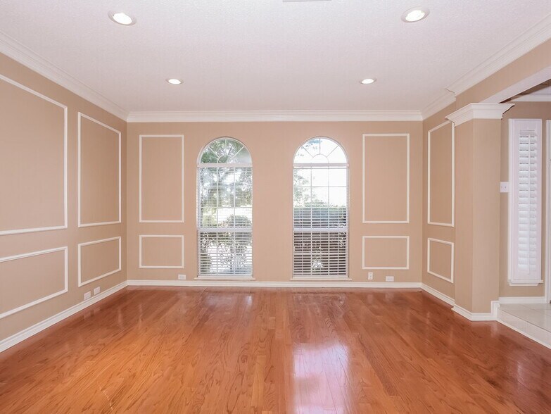 Building Photo - 2680 Hillside Dr