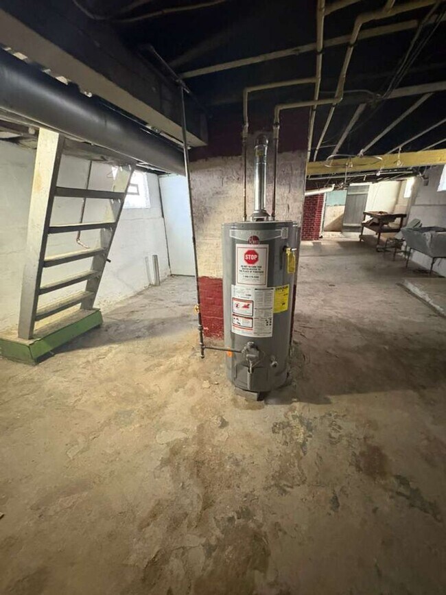 Building Photo - 3666 E 57th St