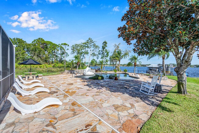 Building Photo - 1028 Lake Carrie Dr