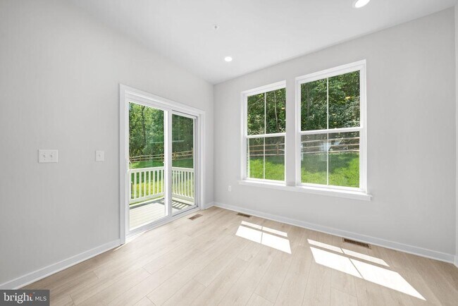 Building Photo - 258 Talucci Dr