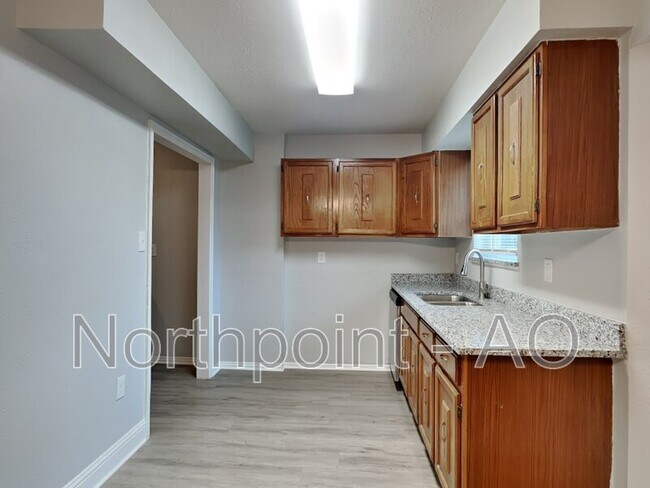 Building Photo - 3207 Daniel Dr