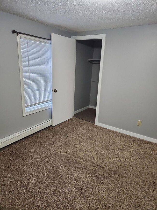 Building Photo - 7 Western Ave