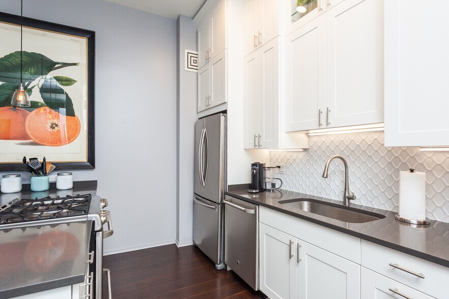 Building Photo - 130 S Canal St