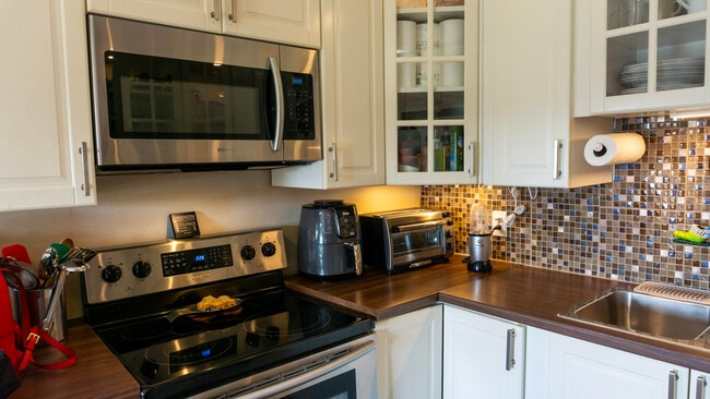 Building Photo - 4016 Lincoln A