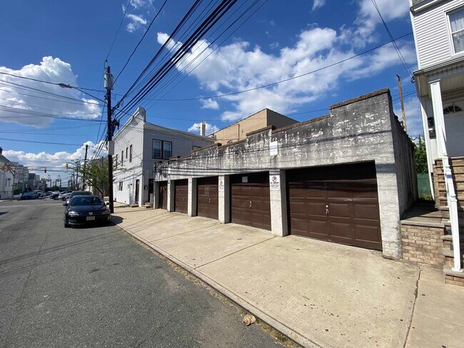 Building Photo - 468 Avenue A