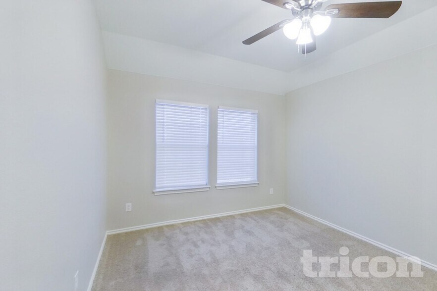 Building Photo - 1082 Suffolk Ln