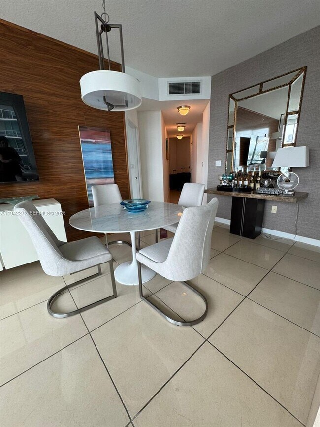 Building Photo - 1111 SW 1st Ave