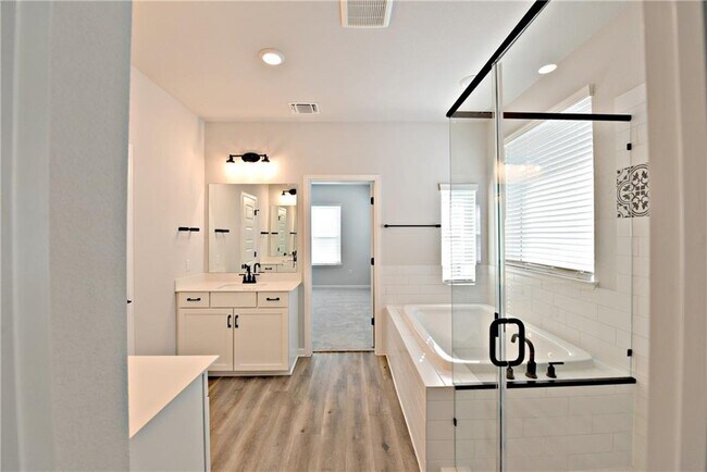 Building Photo - 13602 Defiance Pass