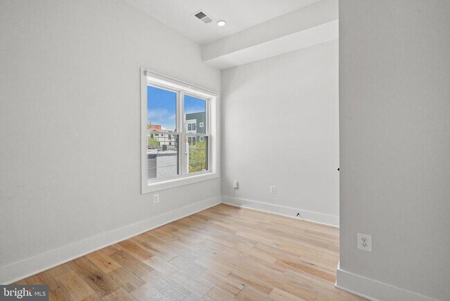 Building Photo - 1130 Penn St NE