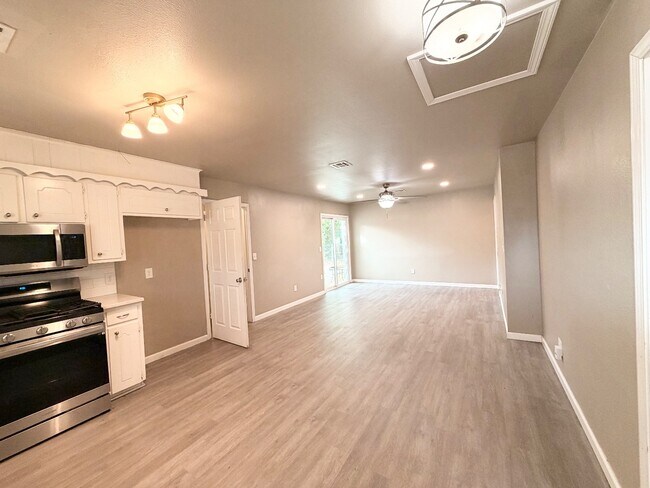 Building Photo - 8941 E 57th St