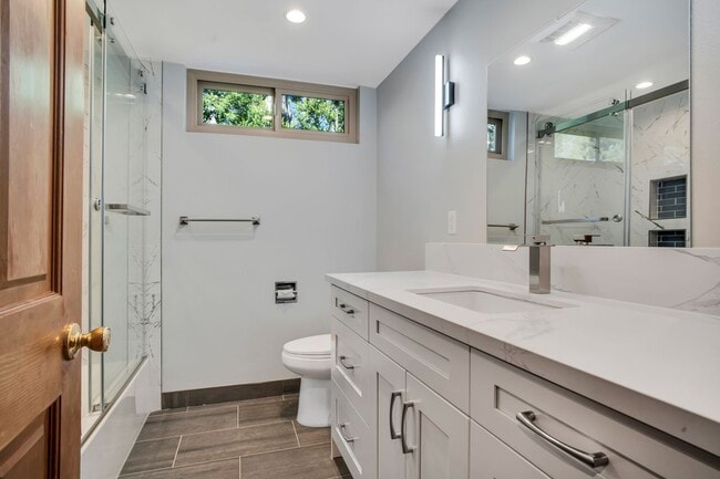 Building Photo - 15470 Longbow Dr