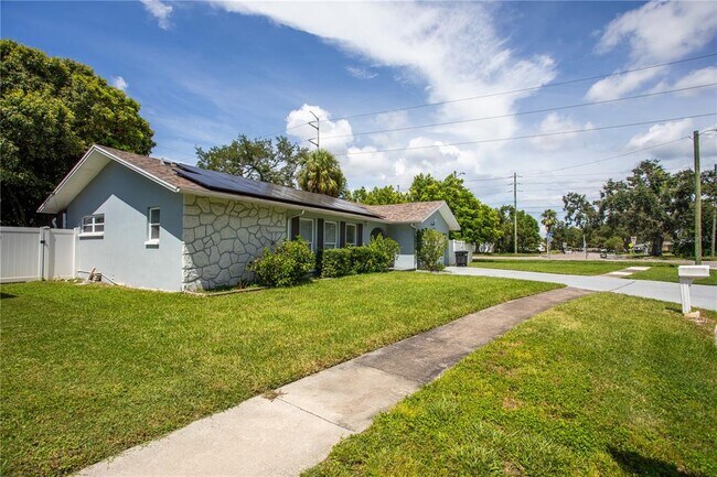 Building Photo - 2198 Oak Grove Dr