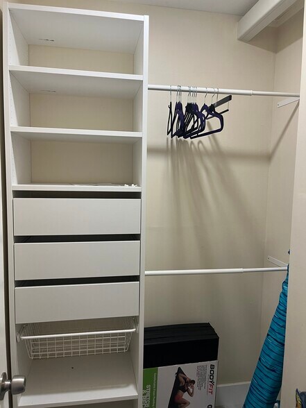 Building Photo - 2900 Banyan St