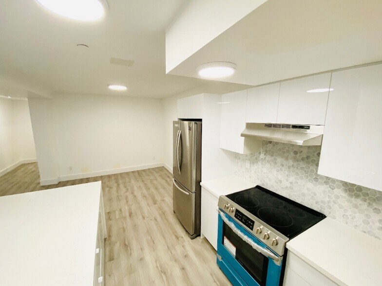 Building Photo - 670 Lombard St
