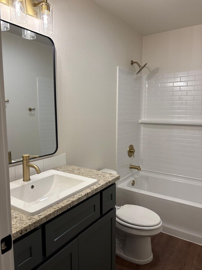 Building Photo - 2174 Langford Ave