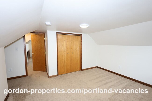 Building Photo - NE 94th Ave - Vintage Montavilla 2 bedroom house