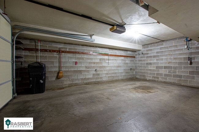 Building Photo - 5626 Miami St