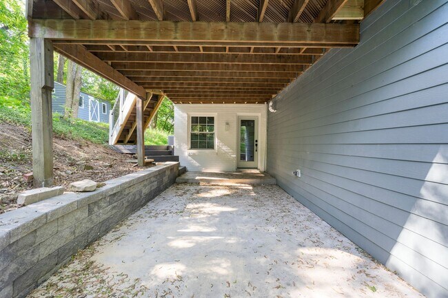 Building Photo - Beautifully Renovated 5 Bed/3 Bath Farmhouse in Upper St. Clair - Available Early June!