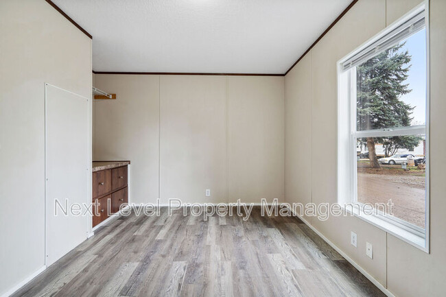 Building Photo - 111 S Cedar Dr