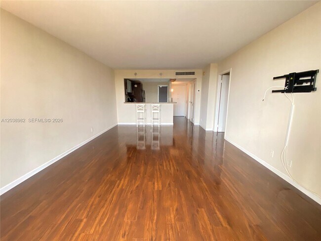 Building Photo - 3401 N Country Club Dr
