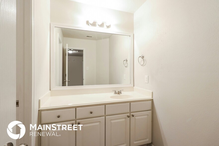 Building Photo - 16700 Foursquare Dr