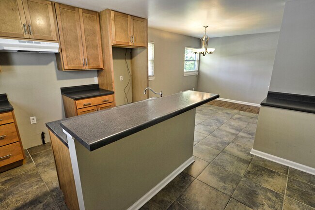 Building Photo - 2635 Netherton Dr