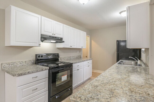 Building Photo - 1265 Westwood Dr