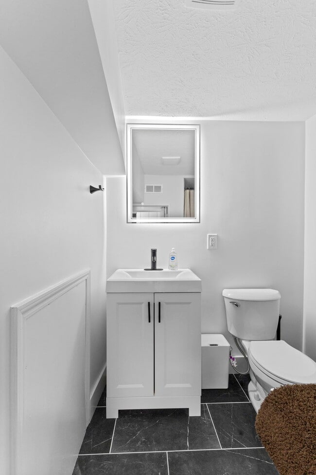 Building Photo - 3750 Totem Ln