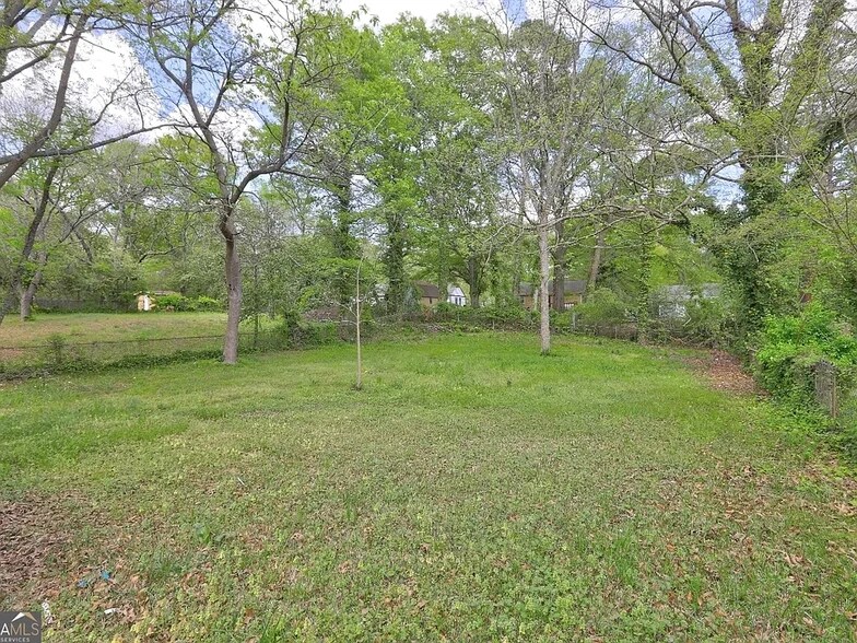 Building Photo - 5164 Phillips Dr