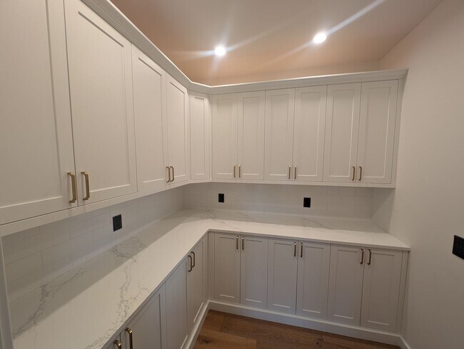 Building Photo - 2448 Le Clerc Rd S