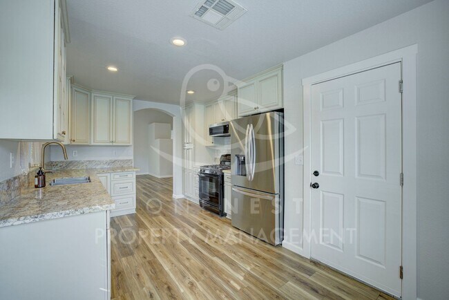 Building Photo - Charming Single-Family Home in Markham Rav...