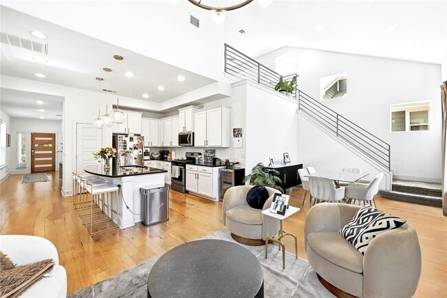 Building Photo - 2306 Capulet St