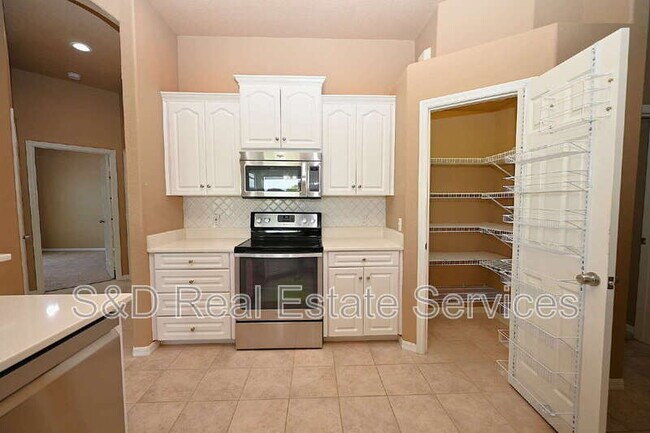 Building Photo - 2618 High Ridge Dr