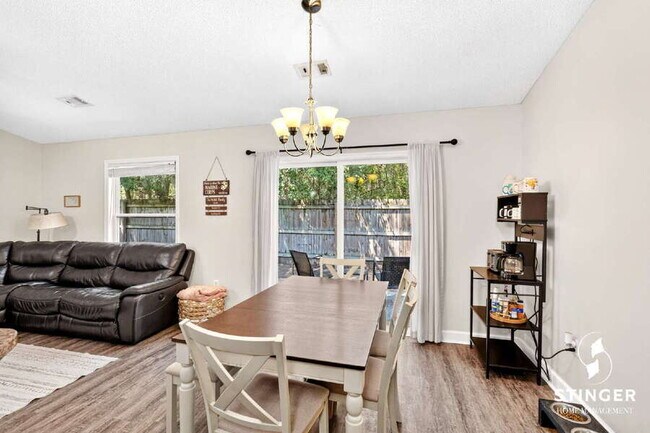 Building Photo - 13 Brindlewood Dr
