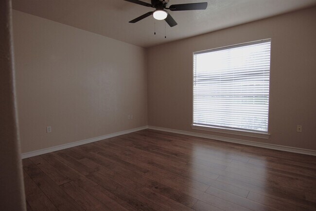 Building Photo - 8525 Sunflower Ln
