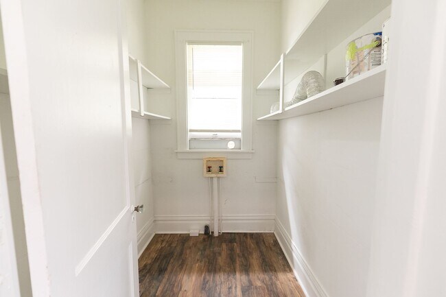 Building Photo - 501 Steele St